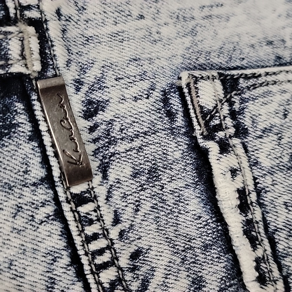 Shorts - Picture 3 of 4